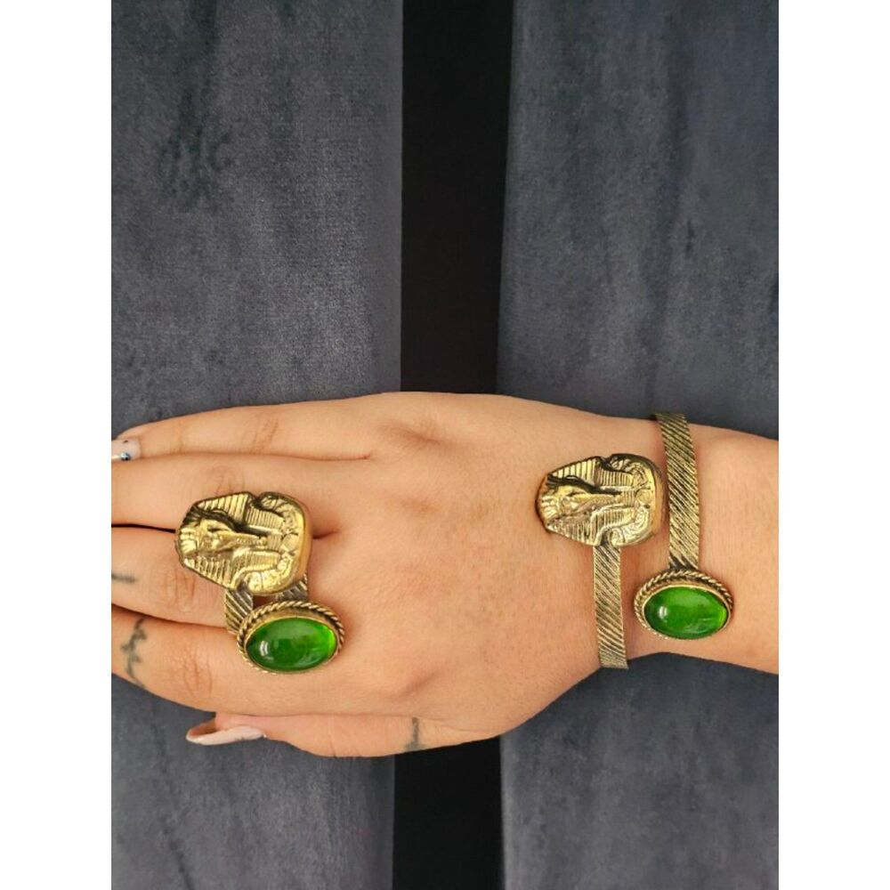 : King Tutankhamun Jewelry Set Ring & Cuff Bracelet Green Stone Gold Pharaoh